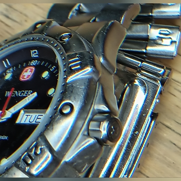 X Wenger SMT Design 200 meter Dive watch.  Rotating bezel, screw down crown. - Picture 3 of 13